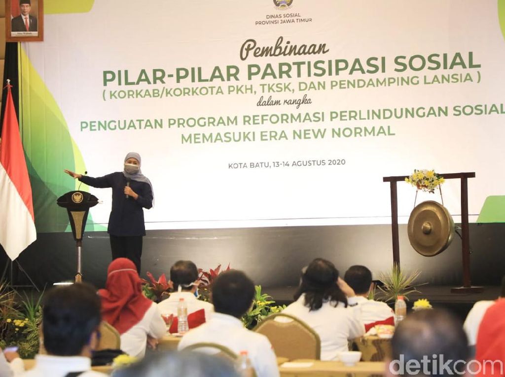 Pesan Khofifah Hadapi Kontraksi Ekonomi: Jangan Telat Salurkan Bansos Pesan Khofifah Hadapi Kontraksi Ekonomi: Jangan Telat Salurkan Bansos