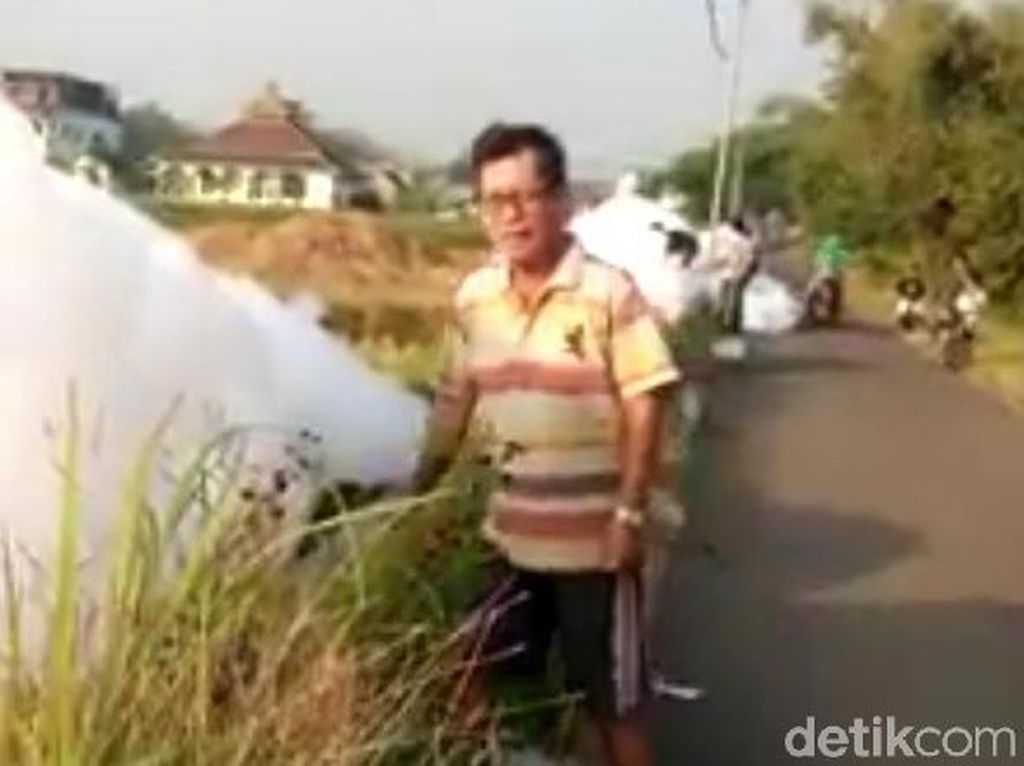 Busa Bak Awan di Pasuruan Capai 500 Meter Busa Bak Awan di Pasuruan Capai 500 Meter