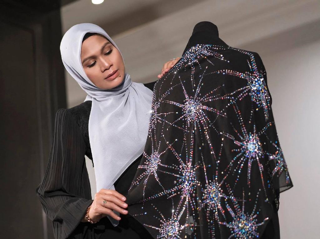 Ini Hijab Termahal di Dunia, Harganya Setara Rumah Rp 300 Jutaan Ini Hijab Termahal di Dunia, Harganya Setara Rumah Rp 300 Jutaan
