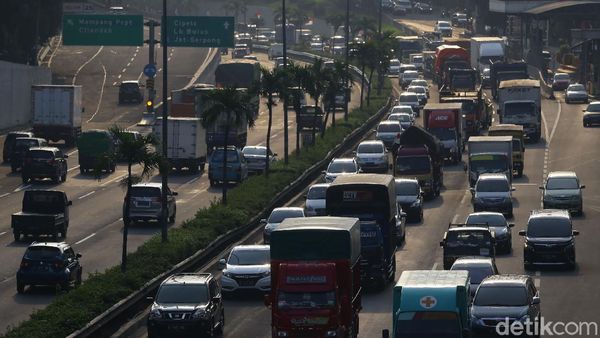 Jelang Long Weekend Agustusan, Lalin Ibu Kota Macet