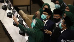 Jelang Sidang Tahunan, Anggota DPR Berswafoto