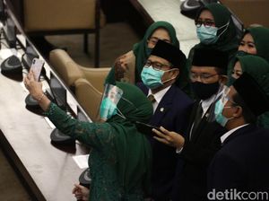 Jelang Sidang Tahunan, Anggota DPR Berswafoto
