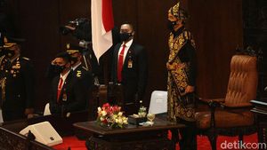 Potret Jokowi Kenakan Baju Adat Sabu di Sidang Tahunan MPR