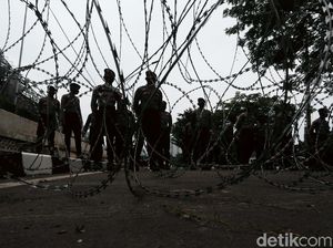 Kawat Berduri Amankan Gedung DPR saat Sidang Tahunan