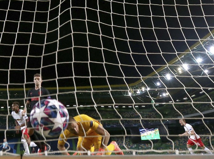 Atletico Madrid's Joao Felix is dejected after the Champions League quarterfinal match between RB Leipzig and Atletico Madrid at the Jose Alvalade stadium in Lisbon, Portugal, Thursday, Aug. 13, 2020. (Miguel A. Lopes/Pool Photo via AP)