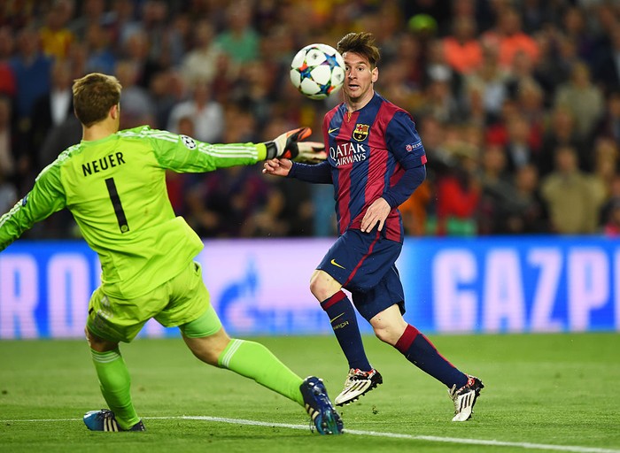BARCELONA, SPAIN - MAY 06: Lionel Messi of Barcelona chips the ball over goalkeeper Manuel Neuer of Bayern Muenchen to score his team's second goal during the UEFA Champions League Semi Final, first leg match between FC Barcelona and FC Bayern Muenchen at Camp Nou on May 6, 2015 in Barcelona, Spain. (Photo by Shaun Botterill/Getty Images)
