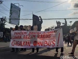 Massa Gejayan Memanggil Kembali Turun ke Jalan, Lalin Sempat Ditutup Massa Gejayan Memanggil Kembali Turun ke Jalan, Lalin Sempat Ditutup