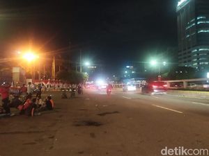 Massa Demo di Depan DPR Bubar, Jalan Gatot Soebroto Dibuka Lagi