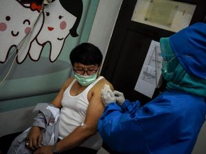 Alasan Vaksin COVID-19 Sulit Tersedia Secara Gratis di Indonesia Alasan Vaksin COVID-19 Sulit Tersedia Secara Gratis di Indonesia