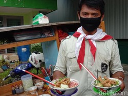 Sambut Kemerdekaan RI, Bang Ali Buat Mi Ayam Merah Putih