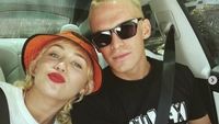 Miley Cyrus dan Cody Simpson Putus, Lihat Momen Mesranya Yuk