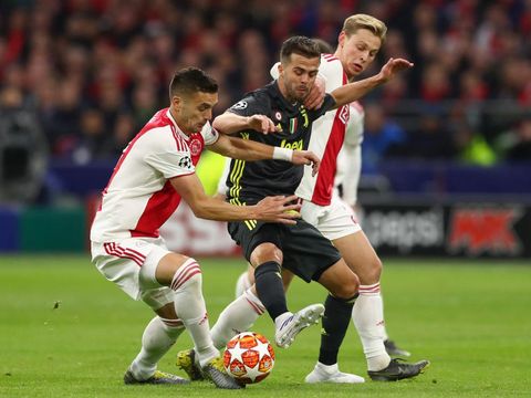 AMSTERDAM, NETHERLANDS - APRIL 10:  Miralem Pjanic of Juventus is challenged by Dusan Tadic of Ajax and Frenkie de Jong of Ajax during the UEFA Champions League Quarter Final first leg match between Ajax and Juventus at Johan Cruyff Arena on April 10, 2019 in Amsterdam, Netherlands. (Photo by Lars Baron/Getty Images)