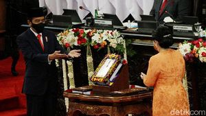 Momen Jokowi Serahkan RUU APBN 2021