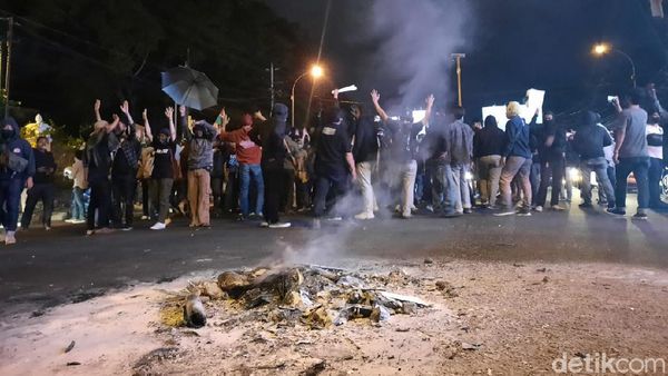 Momen Massa Gejayan Bubarkan Diri