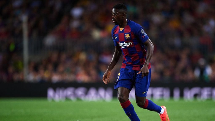 BARCELONA, SPAIN - OCTOBER 02: Ousmane Dembele of FC Barcelona conducts the ball during the UEFA Champions League group F match between FC Barcelona and Inter at Camp Nou on October 02, 2019 in Barcelona, Spain. (Photo by Alex Caparros/Getty Images)