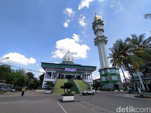 Polisi Olah TKP Kasus Tewasnya Santri Ponpes Gontor yang Diduga Dianiaya Polisi Olah TKP Kasus Tewasnya Santri Ponpes Gontor yang Diduga Dianiaya