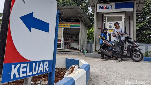 Melihat Aktivitas SPBU Mini di Tangsel