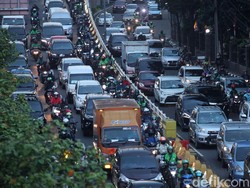 Kena Ganjil Genap, Pengguna Motor Disebut Tidak Siap Pindah ke Angkutan Umum