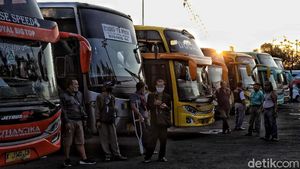Ramainya Terminal Tanjung Priok Jelang Libur Panjang