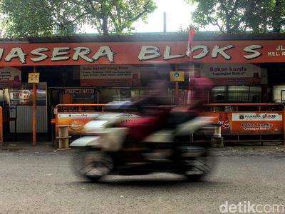 Sunyi Sepi Pujasera Blok S Imbas Pedagang Kena COVID-19