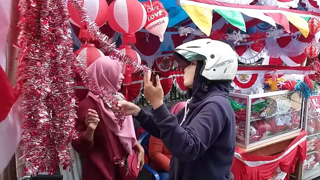 Tak Terpengaruh Corona, Penjualan Bendera di Surabaya Malah Berkibar