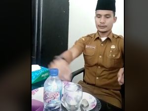 Kocak! Pria Ini Parodikan Tipe-tipe PNS Saat Makan di Acara Formal