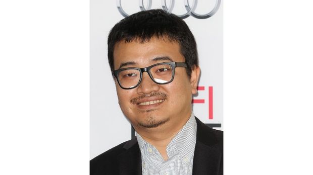 HOLLYWOOD, CA - NOVEMBER 08: Director Sang-ho Yeon attends the premiere of 