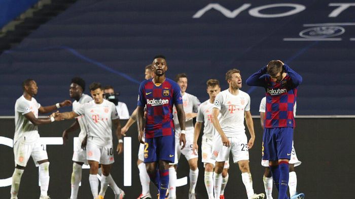 Barca vs Bayern Barcelonas Gerard Pique, right, reacts after Bayerns Philippe Coutinho scored his sides seventh goal during the Champions League quarterfinal soccer match between Barcelona and Bayern Munich in Lisbon, Portugal, Friday, Aug. 14, 2020. (Rafael Marchante/Pool via AP)