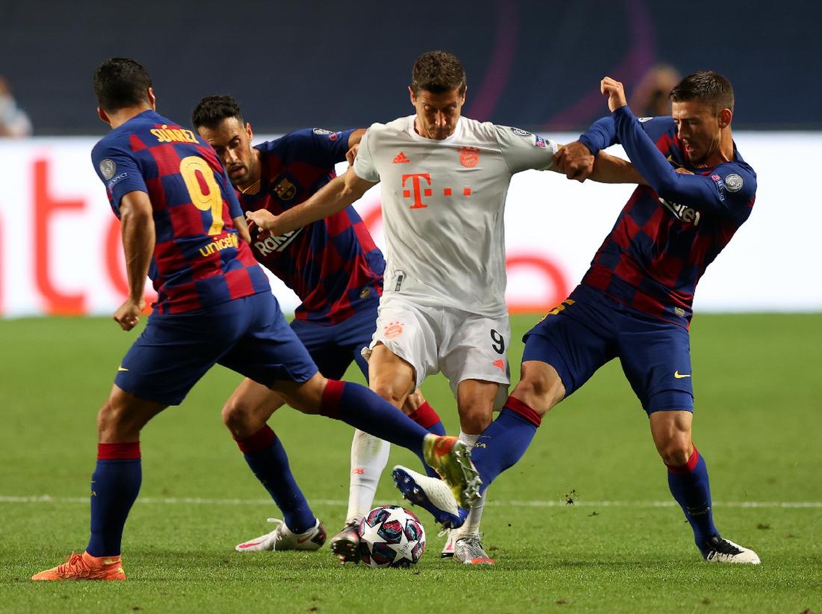 Robert Lewandowski bisa melanjutkan rentetan gol ke gawang Barcelona? (Foto: Getty Images/Pool)