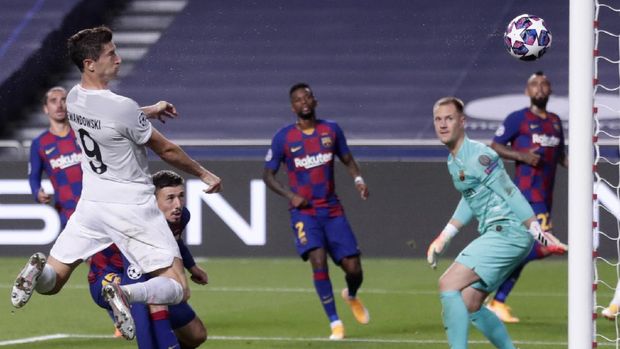 Bayern's Robert Lewandowski scores his sides sixth goal during the Champions League quarterfinal match between FC Barcelona and Bayern Munich at the Luz stadium in Lisbon, Portugal, Friday, Aug. 14, 2020. (AP Photo/Manu Fernandez/Pool)