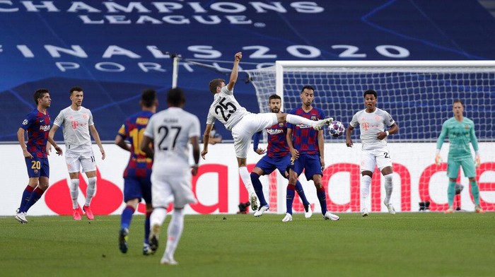 Bayern Munich mengalahkan Barcelona dengan skor telak 8-2 di perempatfinal Liga Champions. Kemenangan ini membuat Bayern melenggang ke semifinal Liga Champions.