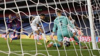 Coutinho sedang dipinjamkan Barca, tapi Bayern tampak enggan memberinya kontrak permanen. Masa depannya pun kini jadi spekulasi. (Foto: Manu Fernandez/Pool via Getty Images)