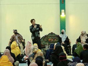 Dr Tirta Bakar Motivasi Penerima Beasiswa Banyuwangi Cerdas