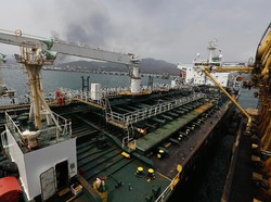 Krisis Minyak, Venezuela Beli Minyak dari Iran