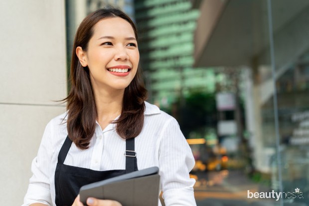 Ambil kesempatan magang atau lakukan pekerjaan part time untuk penghasilan sementara.