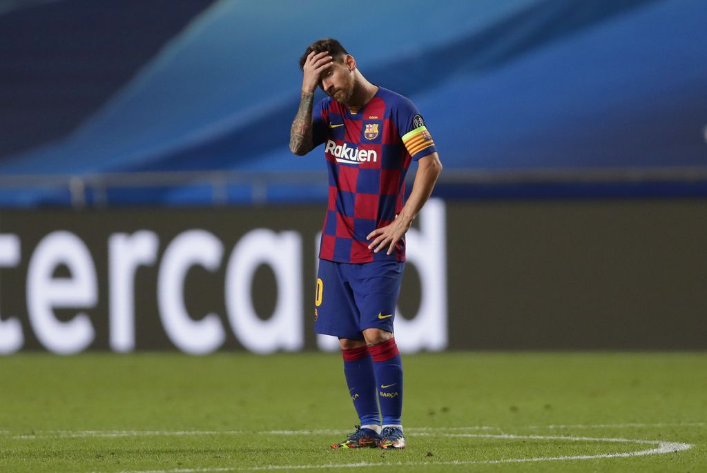 LISBON, PORTUGAL - AUGUST 14: Lionel Messi of FC Barcelona looks dejected during the UEFA Champions League Quarter Final match between Barcelona and Bayern Munich at Estadio do Sport Lisboa e Benfica on August 14, 2020 in Lisbon, Portugal. (Photo by Manu Fernandez/Pool via Getty Images)
