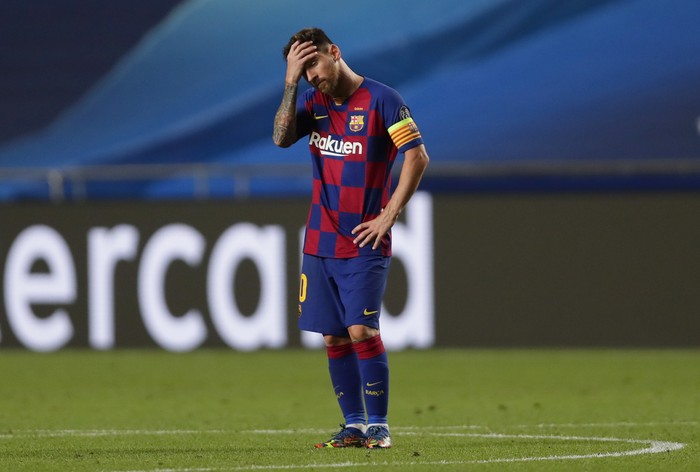 LISBON, PORTUGAL - AUGUST 14: Lionel Messi of FC Barcelona looks dejected during the UEFA Champions League Quarter Final match between Barcelona and Bayern Munich at Estadio do Sport Lisboa e Benfica on August 14, 2020 in Lisbon, Portugal. (Photo by Manu Fernandez/Pool via Getty Images)