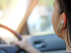 Biar Selamat, Begini Cara Angkat Telepon Saat Berkendara