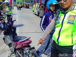 Pelat-pelat Nomor Kendaraan Nyeleneh di Garut: Kamu Jelek Sampai Males Kredit