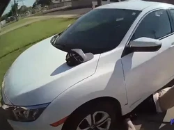 Dongkrak Mendadak Rusak, Pria Ini Nyaris Tewas Tertindih Mobil Sendiri