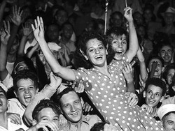 Rangkaian Foto Perayaan Kekalahan Jepang dan Berakhirnya Perang Dunia II