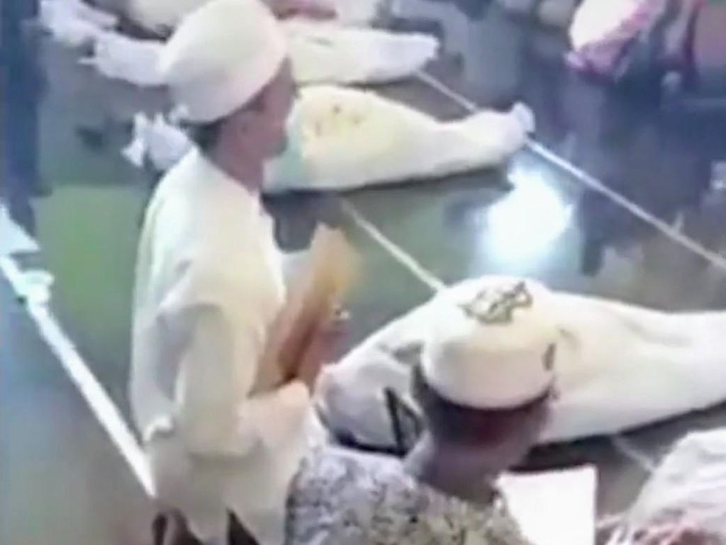 Cerita di Balik Sumpah Pocong Warga Bondowoso yang Viral Cerita di Balik Sumpah Pocong Warga Bondowoso yang Viral