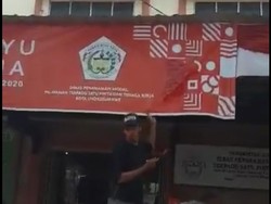 Viral Warga Cat Desain Resmi Spanduk HUT Ke-75 RI, Begini Respons Istana