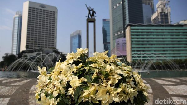 Bundaran HI Bersolek Sambut HUT RI
