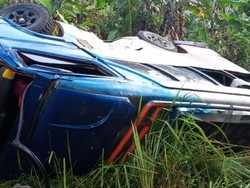 Mobil Elf Masuk Jurang di Sukabumi, 1 Orang Tewas