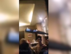 Video Anggota Polisi Dipukul Stik Baseball saat Penggerebekan Narkoba