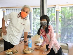 Siswi SD Ini Bawakan Nasi Jagung untuk Ganjar & Curhat Soal Banyak PR