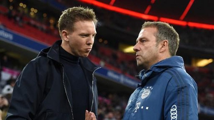 Bayern Munichs head coach Hansi Flick (R) and Leipzigs German head coach Julian Nagelsmann (L) speak together prior the German first division Bundesliga football match FC Bayern Munich v RB Leipzig in Munich, southern Germany, on February 9, 2020. (Photo by Christof STACHE / AFP) / RESTRICTIONS: DFL REGULATIONS PROHIBIT ANY USE OF PHOTOGRAPHS AS IMAGE SEQUENCES AND/OR QUASI-VIDEO