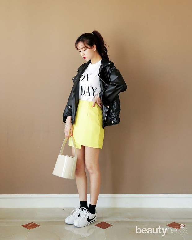 Leather dan mini skirt