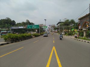 Penampakan Arus Lalu Lintas Menuju Puncak Jelang Libur Panjang